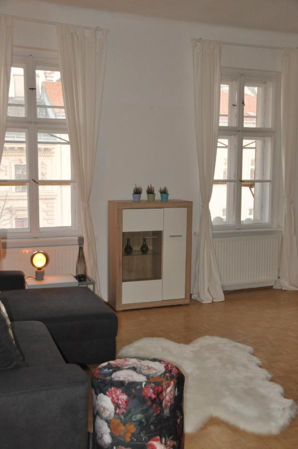 Wunderschone Altbauwohnung In Zentraler Lage Wien Extérieur photo